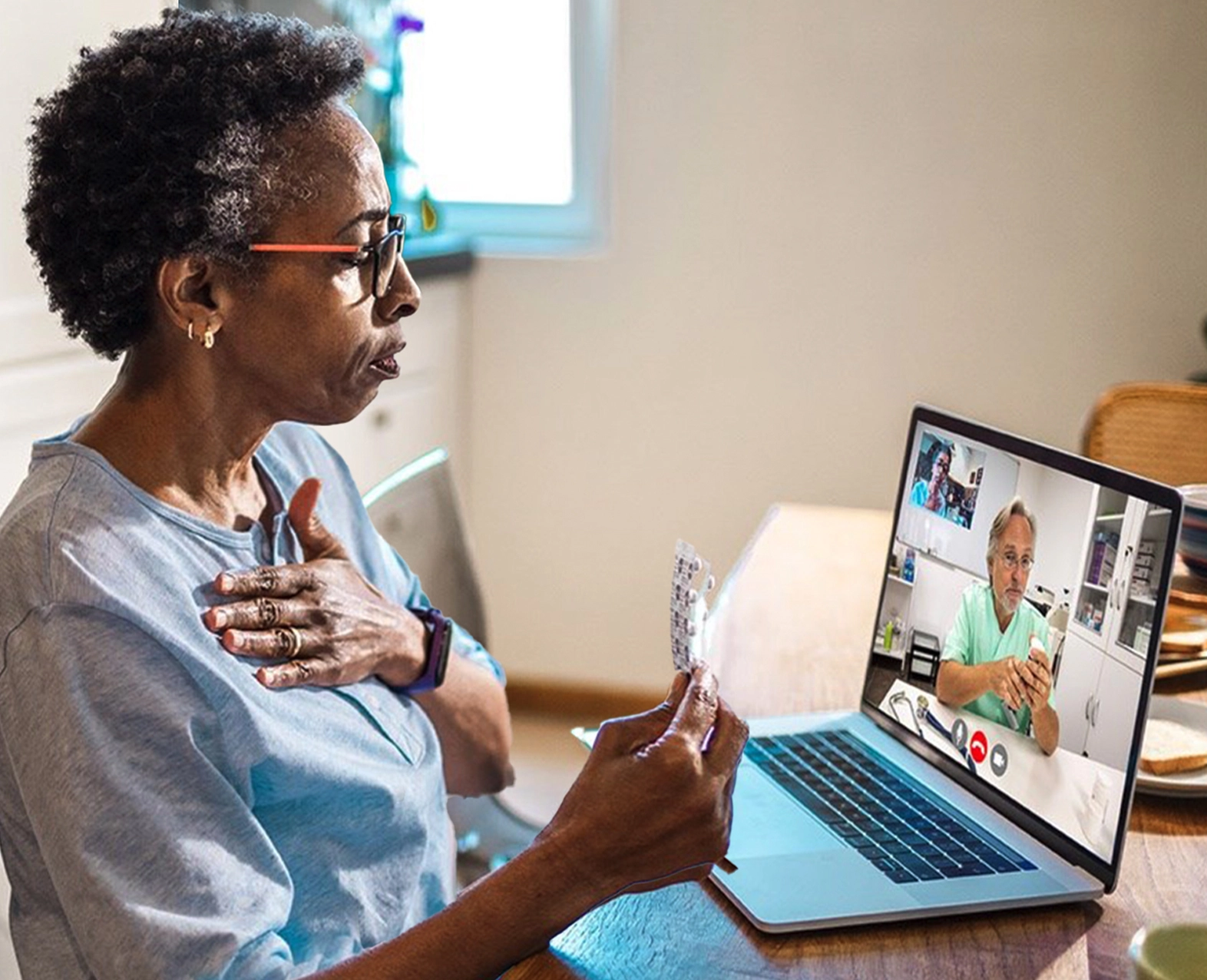 Video call between patient and doctor (photo)