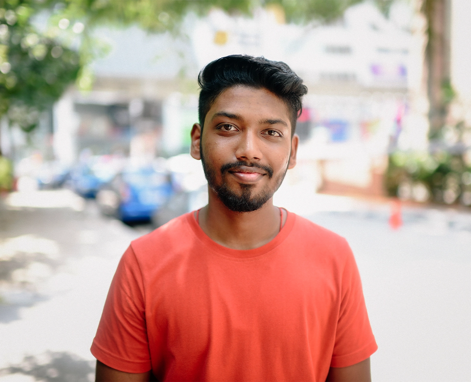 Portrait of man outdoors on an urban street (photo)